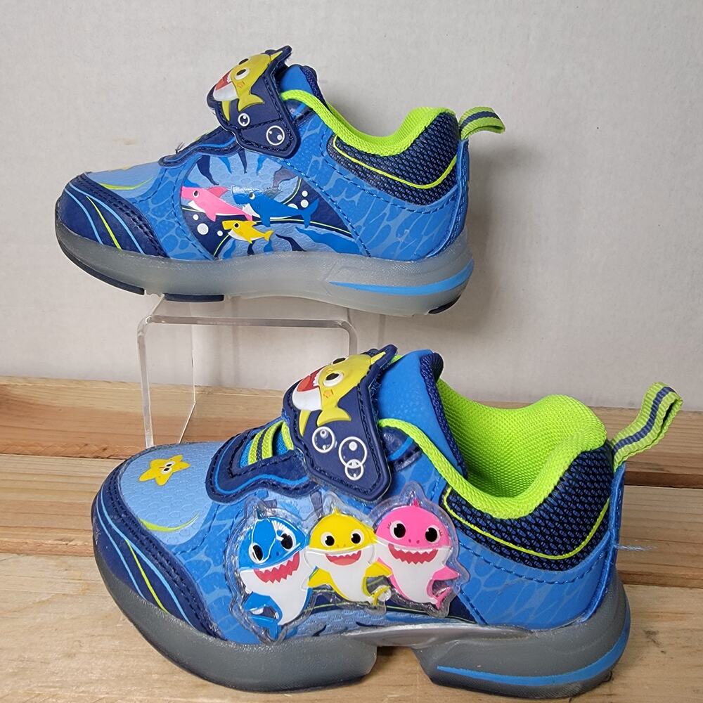 Baby Shark Toddler Lite-Up Sneakers - Size 6